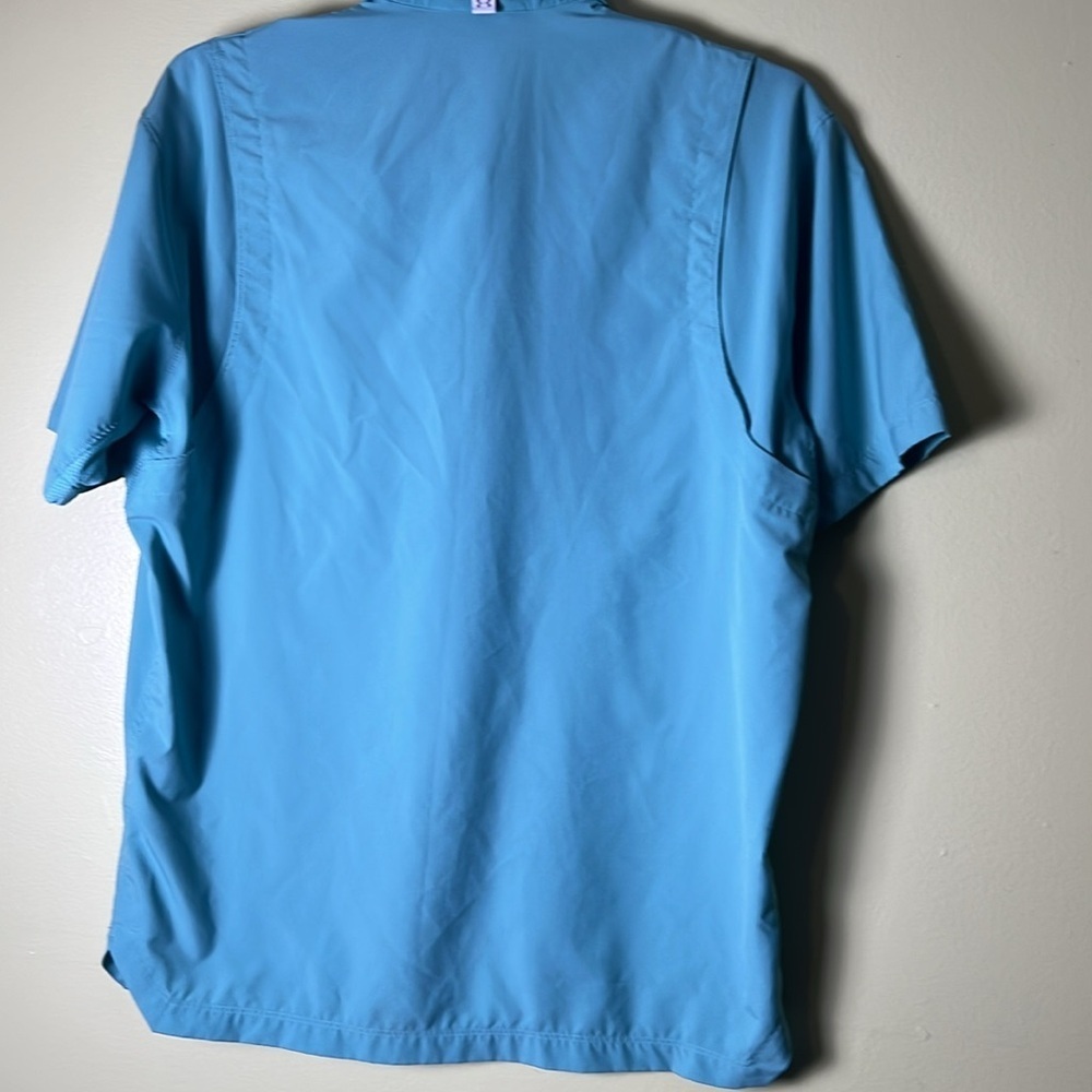 Under Armour sleek Men's button down short sleeve, Blue Shirt. - Picture 6 of 6